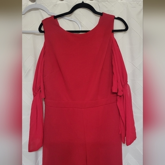 TAYLOR  SHOLDER RED  JUMPSUIT size 10 - Picture 6 of 11